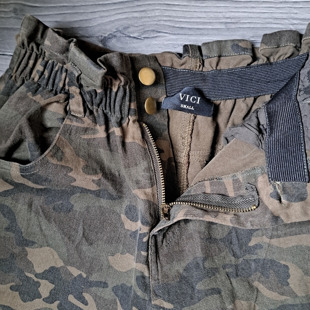 Vici Dime A Dozen Jogger Pants Size Small Camo Elastic Waist Pockets coastal S - Picture 8 of 10
